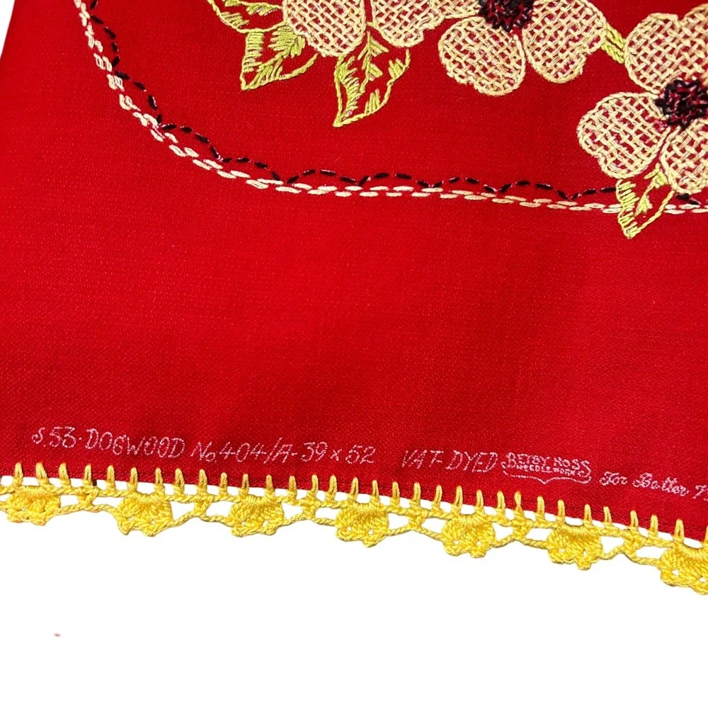 Betsy Ross Tablecloth Vintage MCM Postwar 1940s/50s 39x52 Dogwood Cottagecore